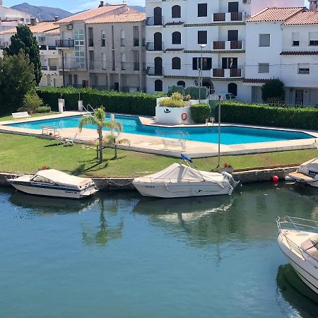 Port Sotavent 2C - Apartamento En La Marina De Empuriabrava - Piscina Comunitaria, - Parking - Vistas Al Canal - Cerca Centro Y Playa Luaran gambar