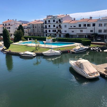 Port Sotavent 2C - Apartamento En La Marina De Empuriabrava - Piscina Comunitaria, - Parking - Vistas Al Canal - Cerca Centro Y Playa Luaran gambar