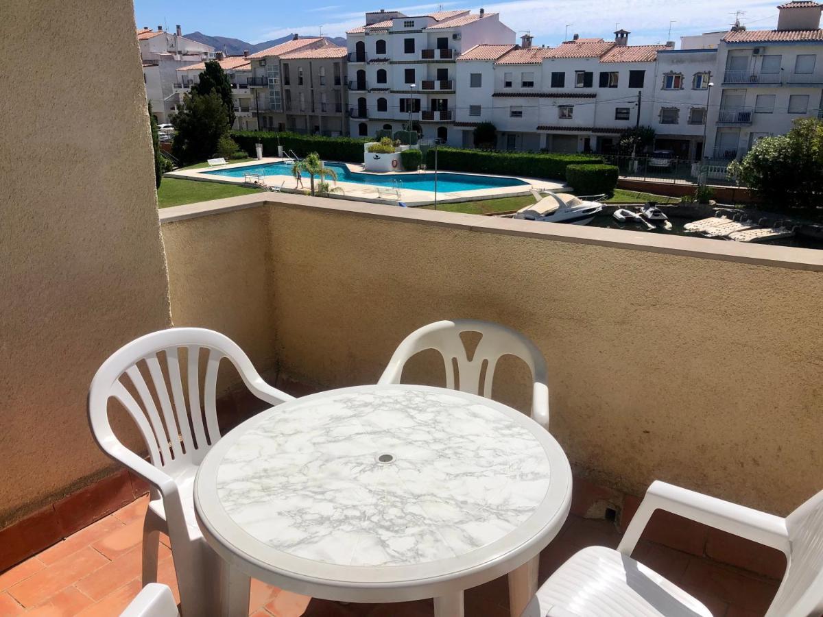 Port Sotavent 2C - Apartamento En La Marina De Empuriabrava - Piscina Comunitaria, - Parking - Vistas Al Canal - Cerca Centro Y Playa Luaran gambar