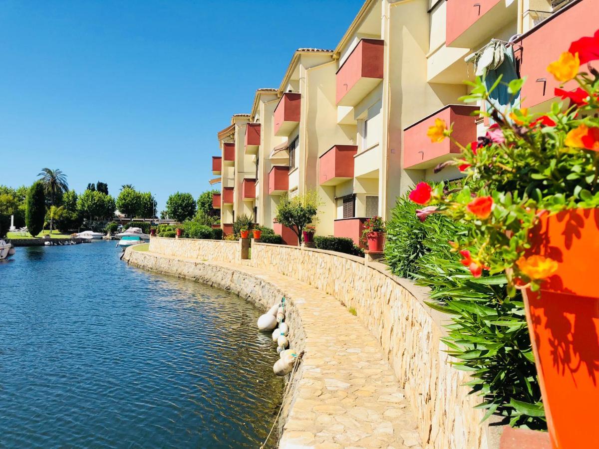 Port Sotavent 2C - Apartamento En La Marina De Empuriabrava - Piscina Comunitaria, - Parking - Vistas Al Canal - Cerca Centro Y Playa Luaran gambar